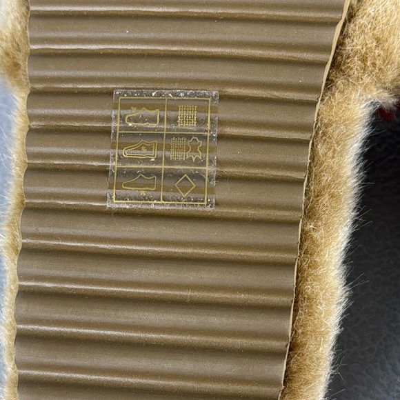 Burberry Kids Faux Fur Hockley Slipper. Size 30. US 12.5. - Picture 16 of 17